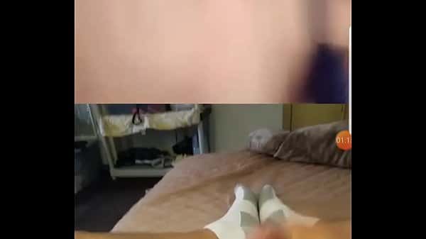 Magrinha masturbando