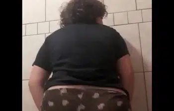 Mulher batendo sirirca