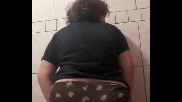 Mulher batendo sirirca