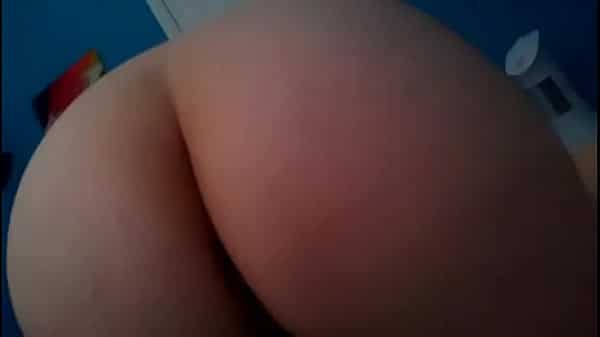 Mulher chupando rola grande