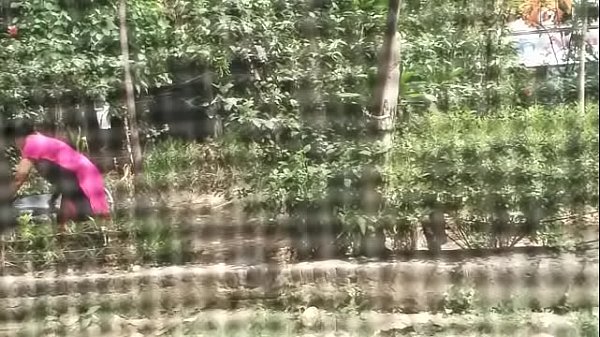 Mulher dançando sem roupa