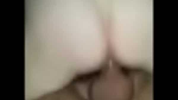 Perdendo a virgindade com o dedo