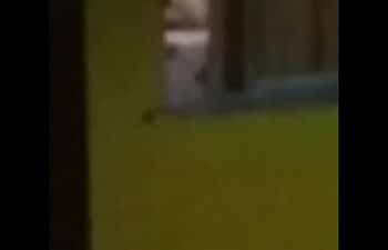 Gostoza choeando Gostoza choeando
