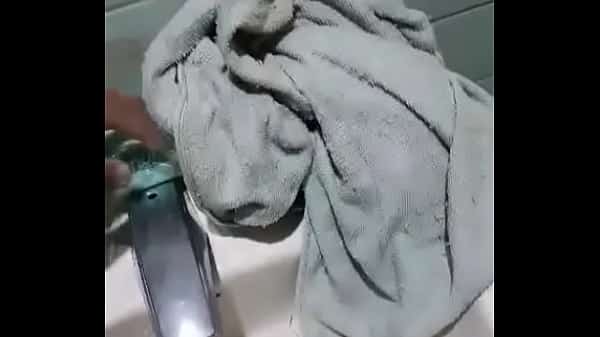Marido filmou a esposa saindo do banho