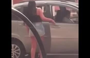 Novinha pelada no posto de gasolina Novinha pelada no posto de gasolina
