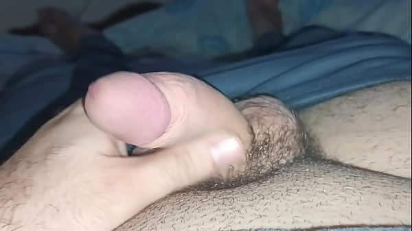 Rossando meu grelo grande