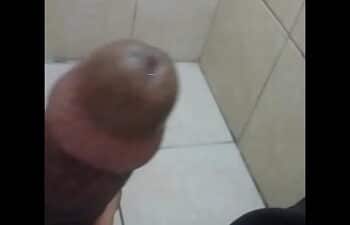 Travestis negras dotadas fudendo gay novinho Travestis negras dotadas fudendo gay novinho