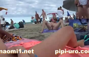 Comendo a esposa do vizinho na praia