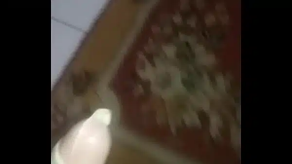 Corno chupando a esposa e amante comendo