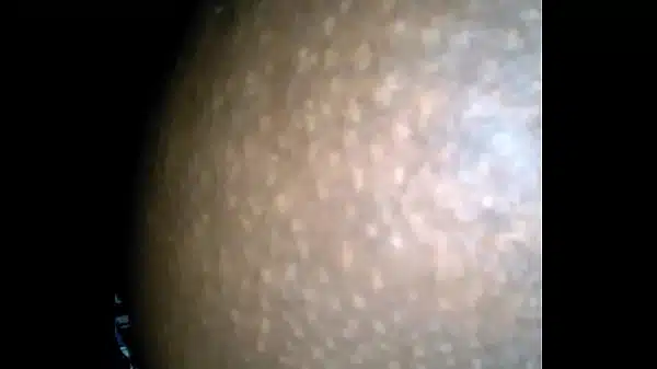 Ela dá para o minino