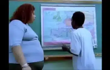 Moleque comendo novinhas da favela Moleque comendo novinhas da favela