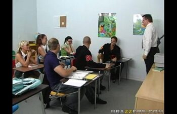 Novinha trasado na escola Novinha trasado na escola