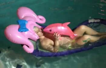 Trocando de lugar com a boneca inflavel Trocando de lugar com a boneca inflavel