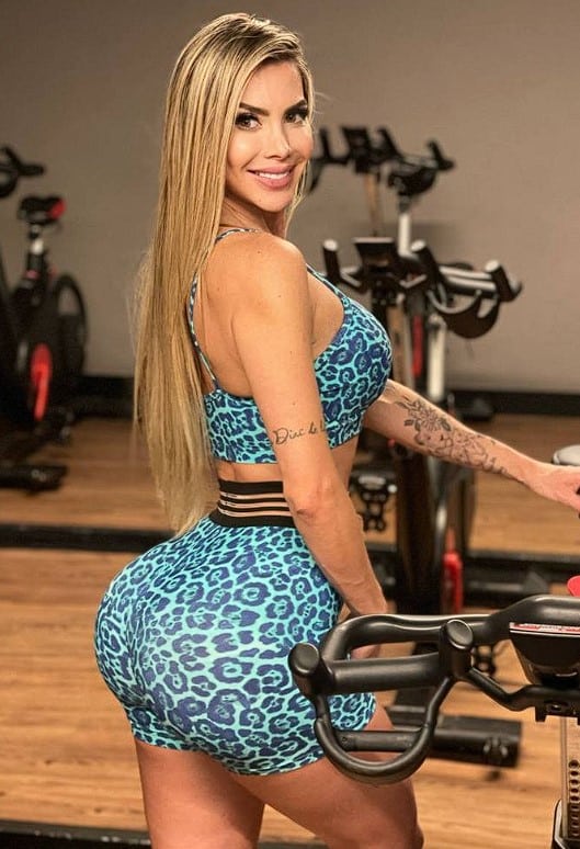 Musa Fitness Denise Da Rocha Atriz das pegadinhas pagando boquete