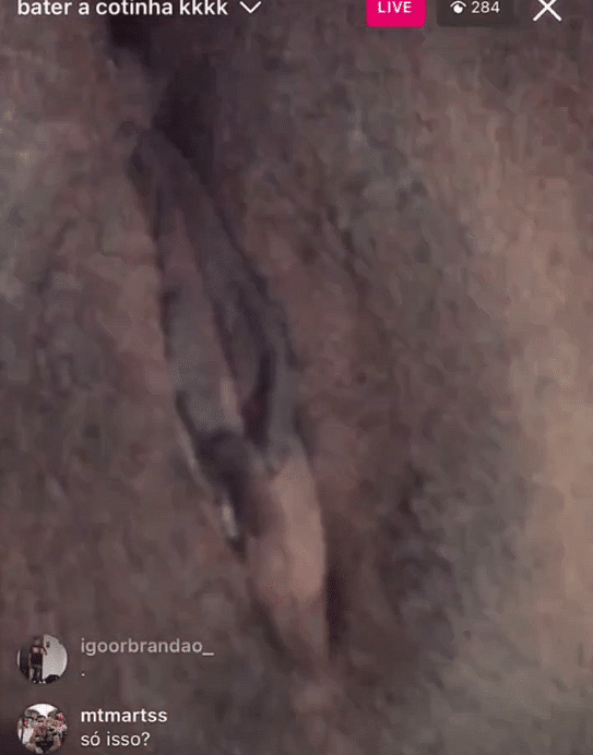 Novinha fez live no instagram peladinha mostrando a buceta