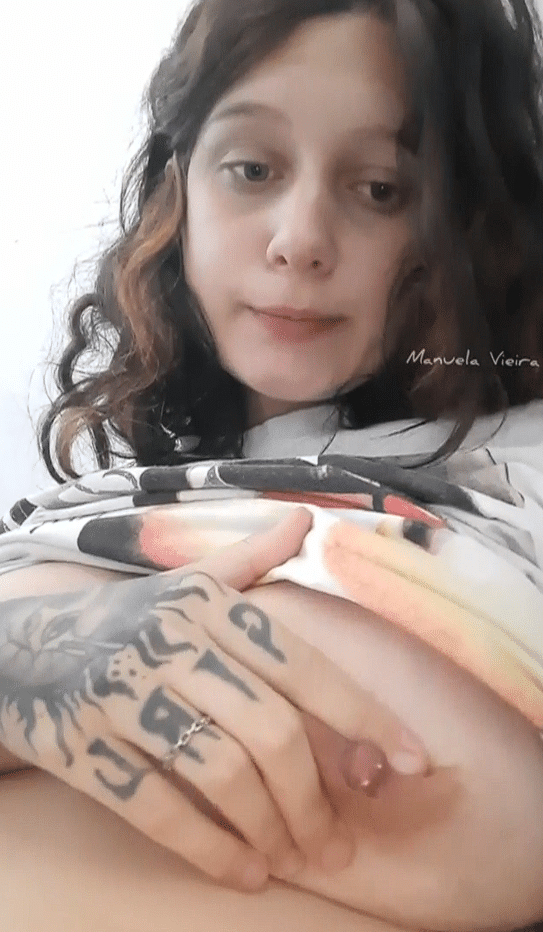 Manuela Vieira pelada se masturbando grávida