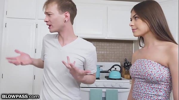 Assistir mulher fazendo sexo com seu próprio irmão