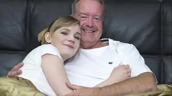Novinha levando varada do seu pai no incesto