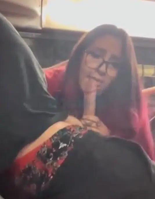 Novinha transando dentro do onibus público