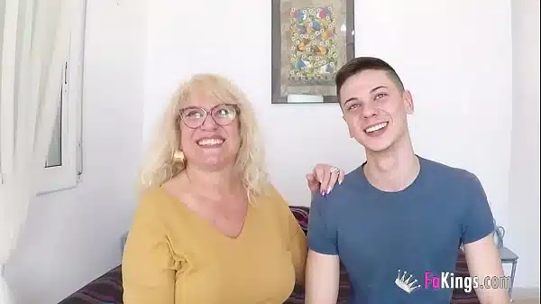 Incesto com avó gordinha dando sua buceta