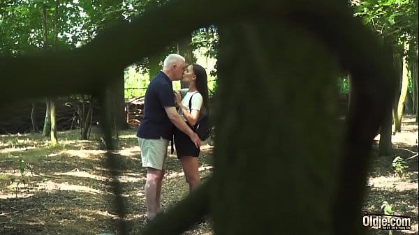 Pornô bem safadinho de incesto com filha novinha safada