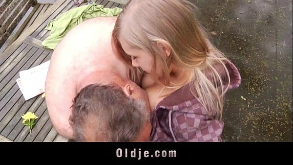 Vidio desexo da filha safadinha dando sua buceta